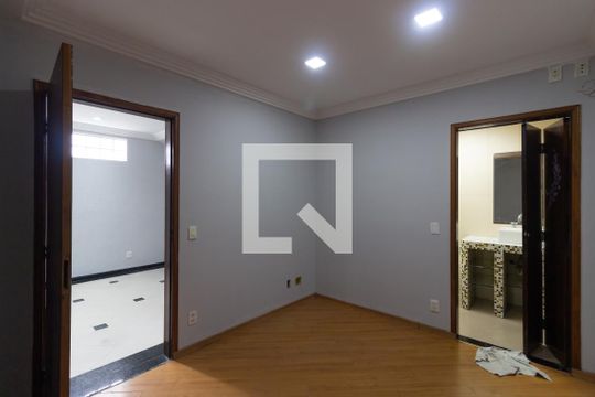Suíte de casa para alugar com 3 quartos, 344m² em Vila Brasil, São Paulo