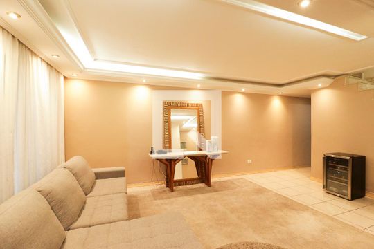 Sala de casa à venda com 5 quartos, 300m² em Jardim Picolo, São Paulo