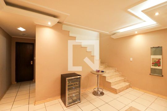 Sala de casa à venda com 5 quartos, 300m² em Jardim Picolo, São Paulo