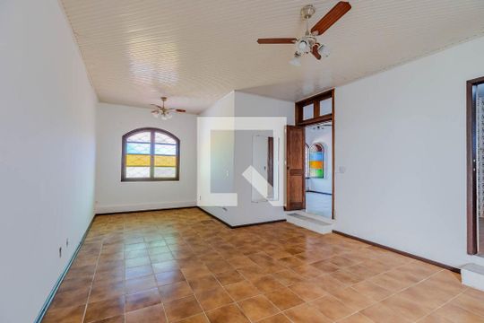 Casa à venda com 4 quartos, 163m² em Guarujá, Porto Alegre
