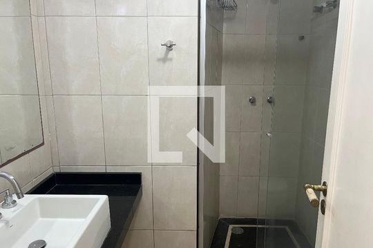 Banheiro de apartamento para alugar com 2 quartos, 100m² em Vila Ipojuca, São Paulo