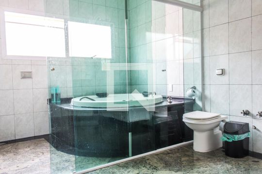Banheiro da Suíte 1 de casa de condomínio para alugar com 4 quartos, 609m² em Alphaville, Santana de Parnaíba