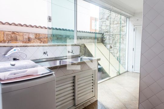 Área de Serviço de casa de condomínio para alugar com 4 quartos, 609m² em Alphaville, Santana de Parnaíba