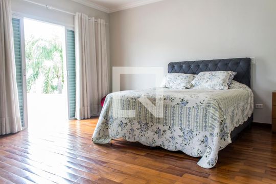 Suíte master de casa de condomínio para alugar com 4 quartos, 609m² em Alphaville, Santana de Parnaíba
