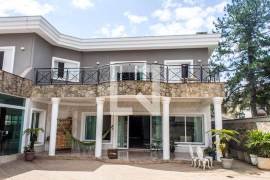 Fachada de casa de condomínio para alugar com 4 quartos, 609m² em Alphaville, Santana de Parnaíba