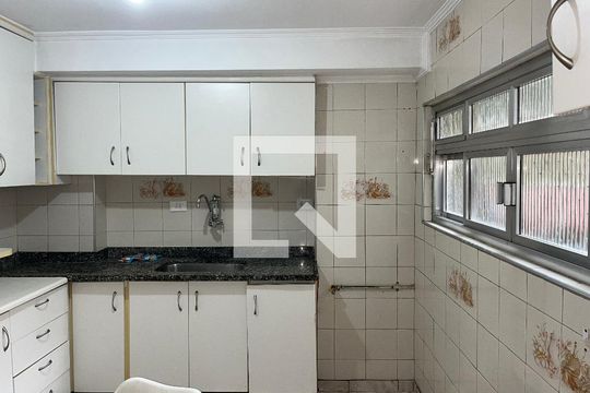 Cozinha de apartamento para alugar com 2 quartos, 49m² em Água Branca, São Paulo
