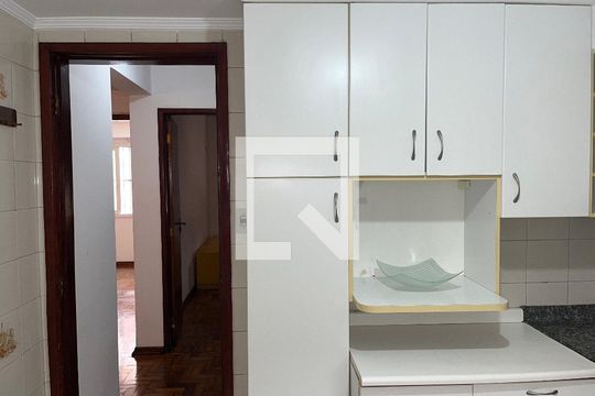 Cozinha de apartamento para alugar com 2 quartos, 49m² em Água Branca, São Paulo
