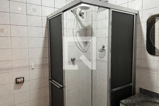 Banheiro de apartamento para alugar com 2 quartos, 49m² em Água Branca, São Paulo