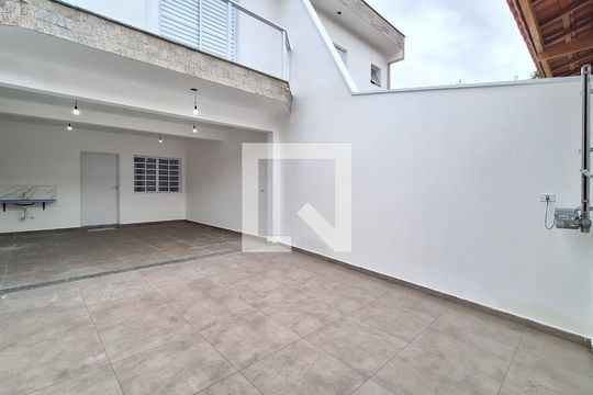 Garagem de casa para alugar com 4 quartos, 200m² em Siciliano, São Paulo