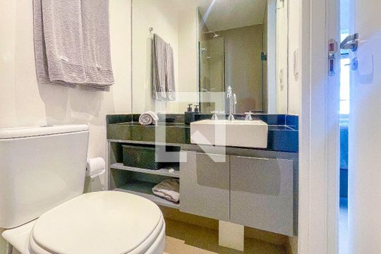 Banheiro de kitnet/studio à venda com 1 quarto, 24m² em Jardins, São Paulo