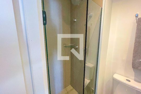 Banheiro de kitnet/studio à venda com 1 quarto, 24m² em Jardins, São Paulo