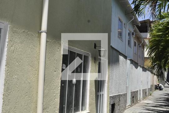 Corredor de casa de condomínio para alugar com 2 quartos, 69m² em Piedade, Rio de Janeiro