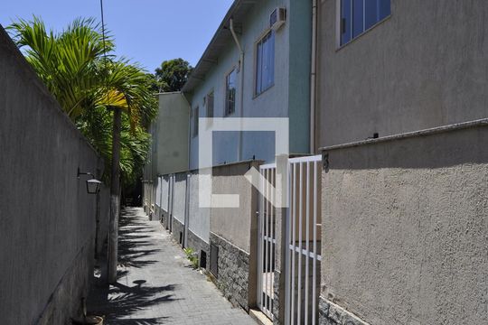 Corredor de casa de condomínio para alugar com 2 quartos, 69m² em Piedade, Rio de Janeiro