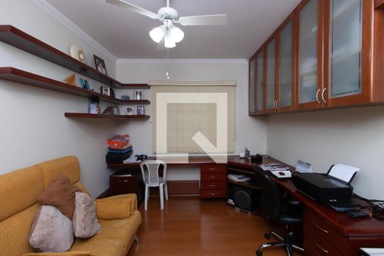 Escritório de casa para alugar com 4 quartos, 250m² em Tremembé, São Paulo