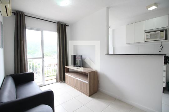 Sala de apartamento para alugar com 2 quartos, 48m² em Jacarepaguá, Rio de Janeiro