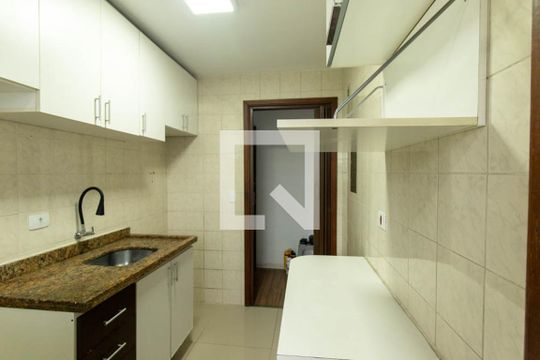 Cozinha de apartamento à venda com 2 quartos, 56m² em Parolin, Curitiba