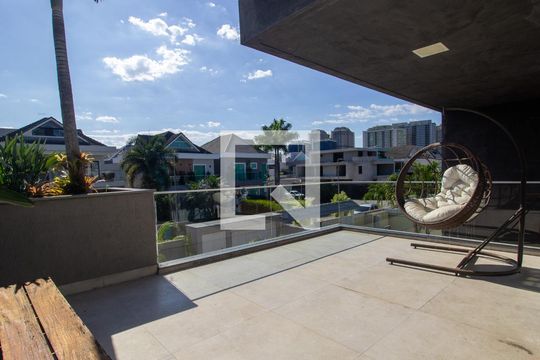 Sacada da Suíte 3 de casa de condomínio para alugar com 5 quartos, 244m² em Vargem Grande, Rio de Janeiro