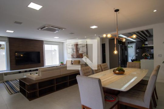 Casa de Condomínio para alugar com 5 quartos, 244m² em Vargem Grande, Rio de Janeiro