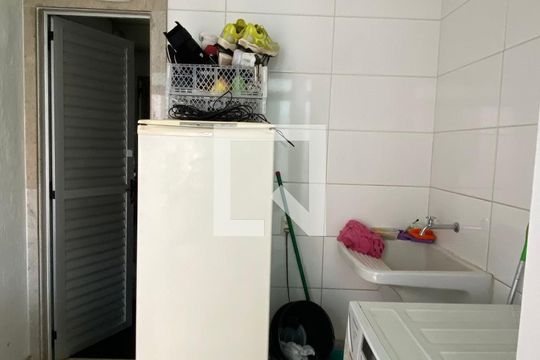 Área de Serviço de casa para alugar com 4 quartos, 270m² em Estoril, Belo Horizonte