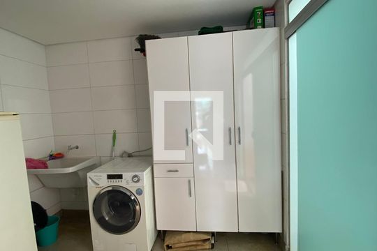 Área de Serviço de casa para alugar com 4 quartos, 270m² em Estoril, Belo Horizonte