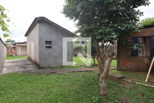 Área externa de casa à venda com 2 quartos, 70m² em Olaria, Canoas