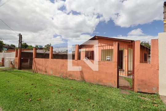Fachada de casa à venda com 2 quartos, 70m² em Olaria, Canoas