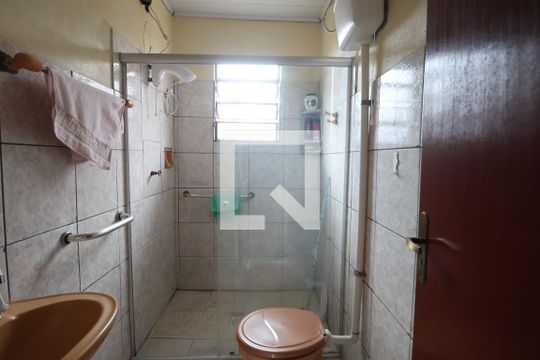 Banheiro de casa à venda com 2 quartos, 70m² em Olaria, Canoas