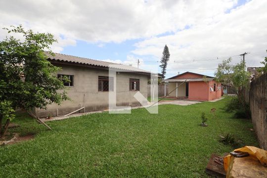 Área externa de casa à venda com 2 quartos, 70m² em Olaria, Canoas