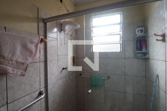 Banheiro de casa à venda com 2 quartos, 70m² em Olaria, Canoas