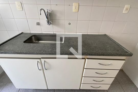 Cozinha de apartamento para alugar com 2 quartos, 75m² em Buritis, Belo Horizonte