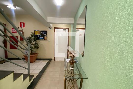 Hall de entrada de apartamento para alugar com 2 quartos, 75m² em Buritis, Belo Horizonte