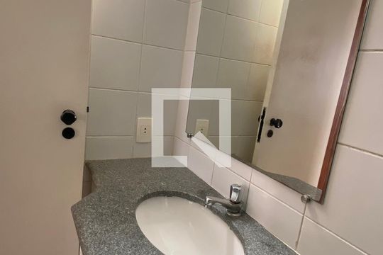 Banheiro Social de apartamento para alugar com 2 quartos, 75m² em Buritis, Belo Horizonte