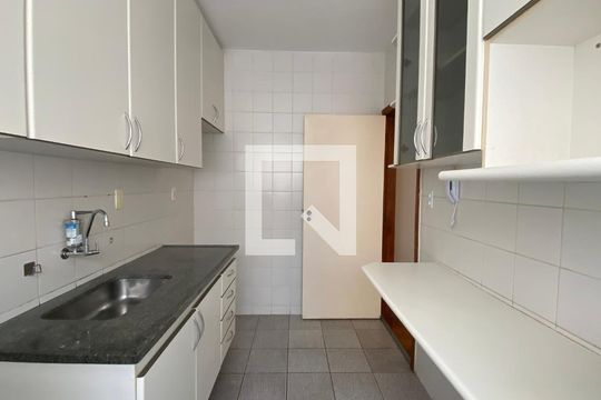 Cozinha de apartamento para alugar com 2 quartos, 75m² em Buritis, Belo Horizonte