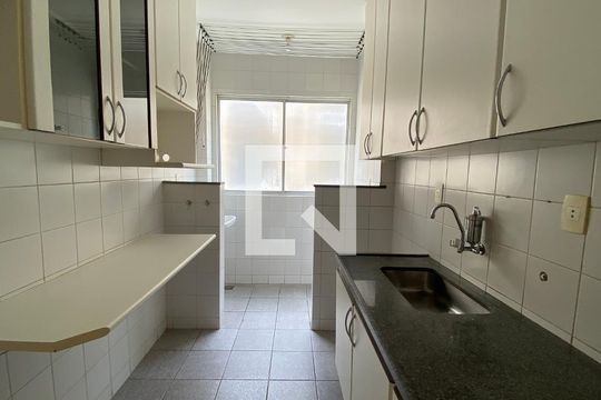 Cozinha de apartamento para alugar com 2 quartos, 75m² em Buritis, Belo Horizonte