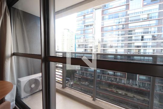 Varanda de kitnet/studio para alugar com 1 quarto, 27m² em Bela Vista, São Paulo
