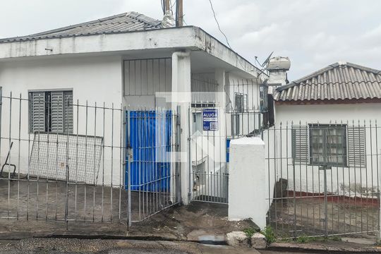 Fachada de casa para alugar com 1 quarto, 40m² em Vila Palmeiras, São Paulo