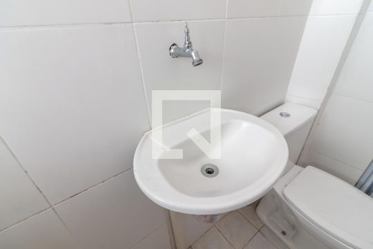 Banheiro de casa para alugar com 1 quarto, 40m² em Vila Palmeiras, São Paulo