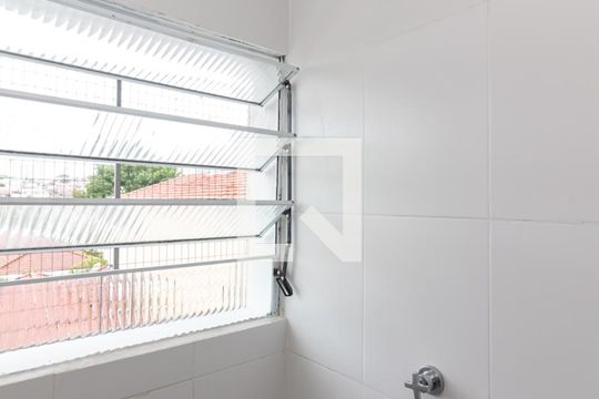 Banheiro de casa para alugar com 1 quarto, 40m² em Vila Palmeiras, São Paulo