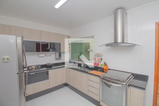 Cozinha  de casa à venda com 3 quartos, 217m² em Vila Darli, São Paulo