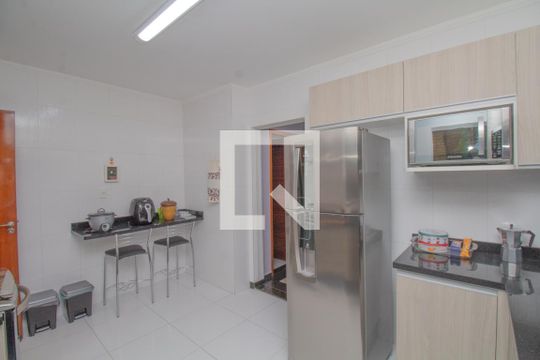 Cozinha  de casa à venda com 3 quartos, 217m² em Vila Darli, São Paulo
