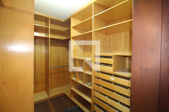Quarto 1 de casa à venda com 4 quartos, 440m² em Vila Ester (zona Norte), São Paulo