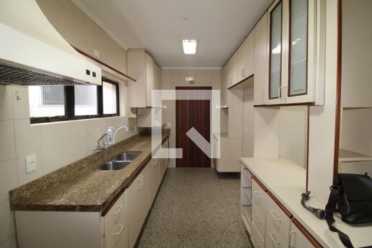 Cozinha de casa à venda com 4 quartos, 440m² em Vila Ester (zona Norte), São Paulo