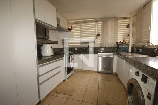 Cozinha de casa à venda com 8 quartos, 570m² em São Lucas, Belo Horizonte