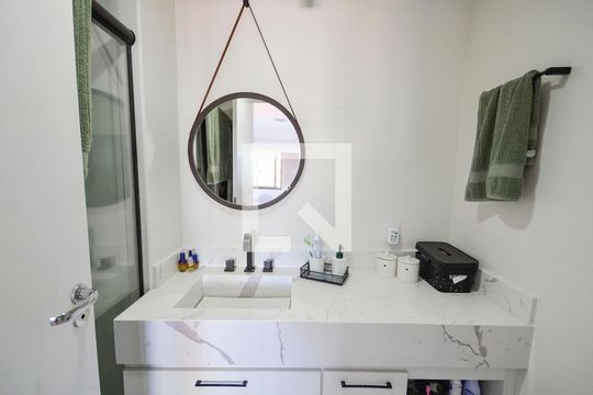 Banheiro da Suíte de apartamento para alugar com 2 quartos, 67m² em Tijuca, Rio de Janeiro