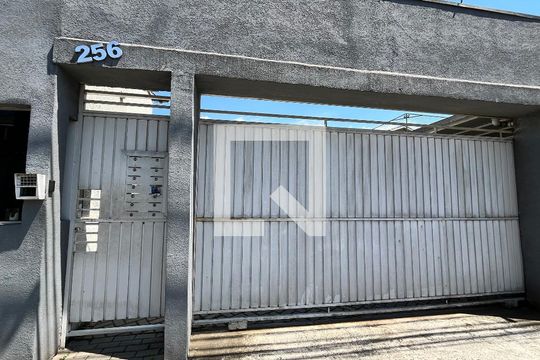 Fachada de casa de condomínio para alugar com 2 quartos, 63m² em Caxangá, Suzano
