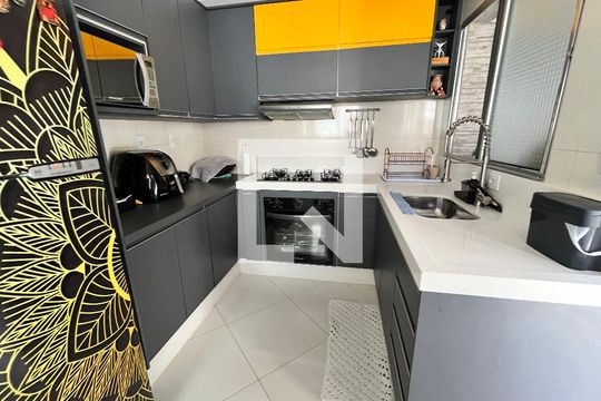 Cozinha de casa de condomínio para alugar com 2 quartos, 63m² em Caxangá, Suzano