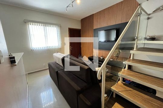 Sala de casa de condomínio para alugar com 2 quartos, 63m² em Caxangá, Suzano