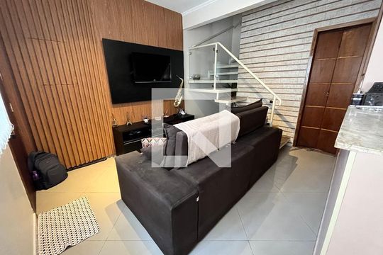 Sala de casa de condomínio para alugar com 2 quartos, 63m² em Caxangá, Suzano