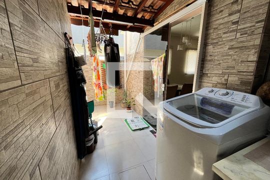 Lavanderia de casa de condomínio para alugar com 2 quartos, 63m² em Caxangá, Suzano