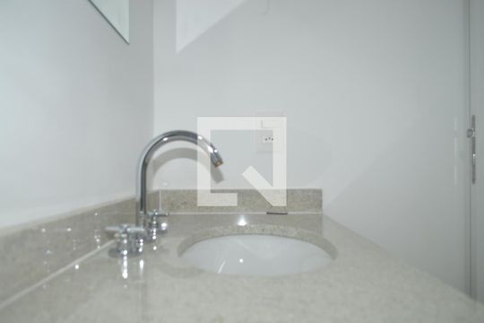 Banheiro de kitnet/studio para alugar com 1 quarto, 24m² em Ipiranga, São Paulo